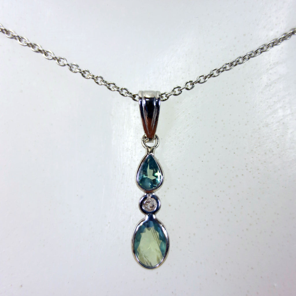 14 White Gold Pendant Set with a VS1 G Diamond and 2 Alexandrites